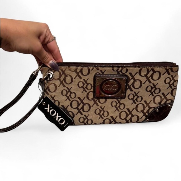 XOXO Logo Pattern Wristlet in Brown and Tan . Y2K style NWT - Picture 3 of 7